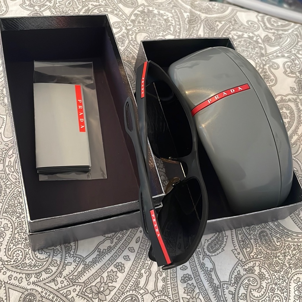 Auténtic Prada sunglasses